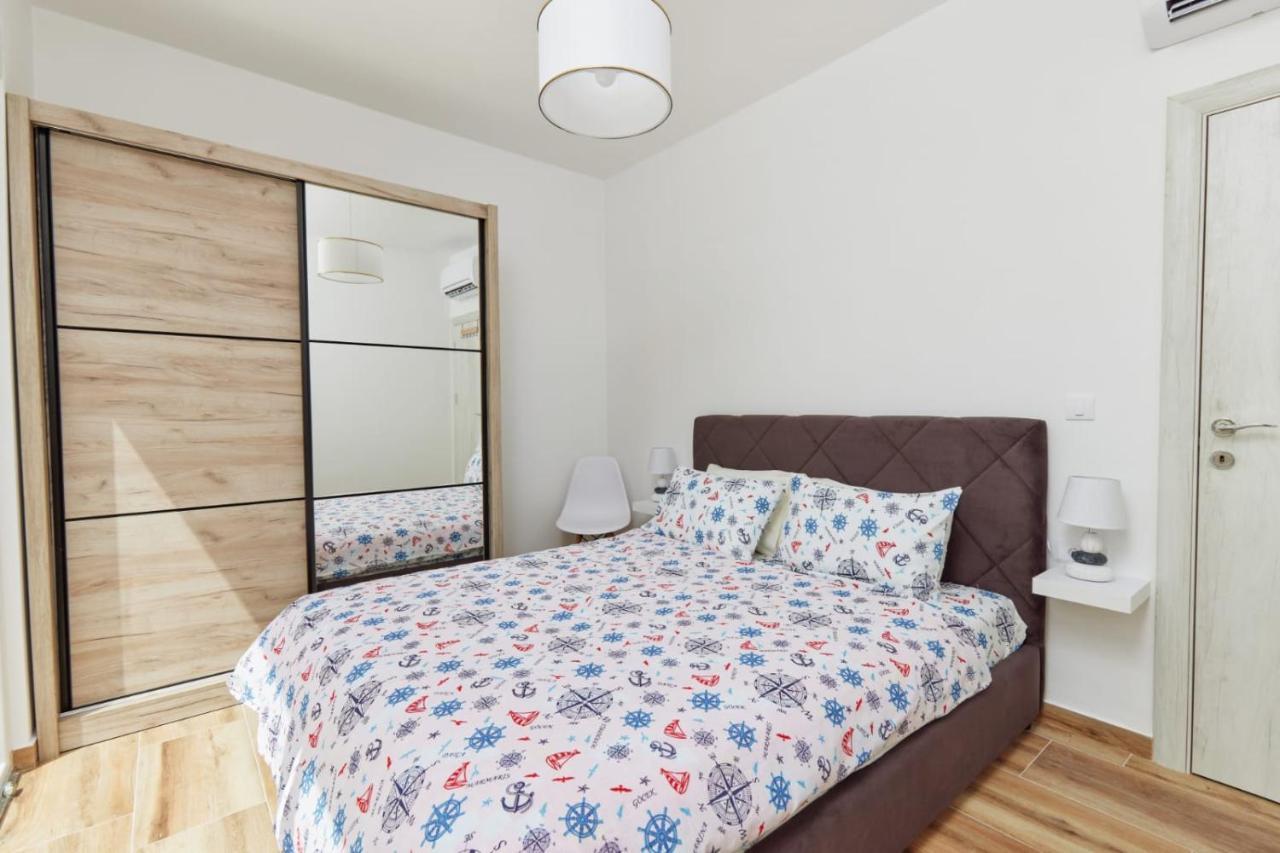 Petrovic Apartmani Tivat Exterior foto